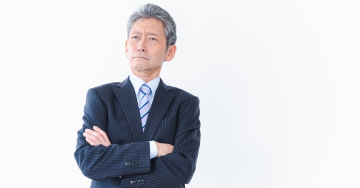 悩む経営者