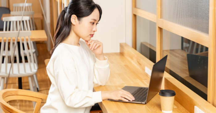 作業する女性