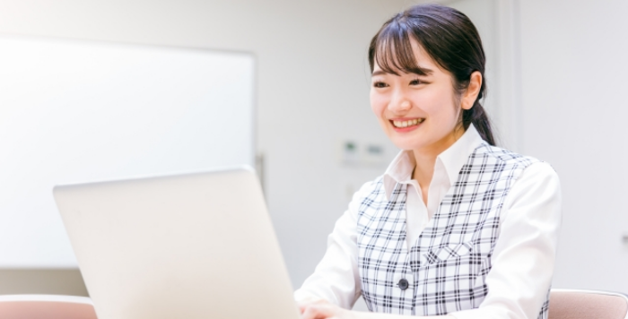 事務員の女性