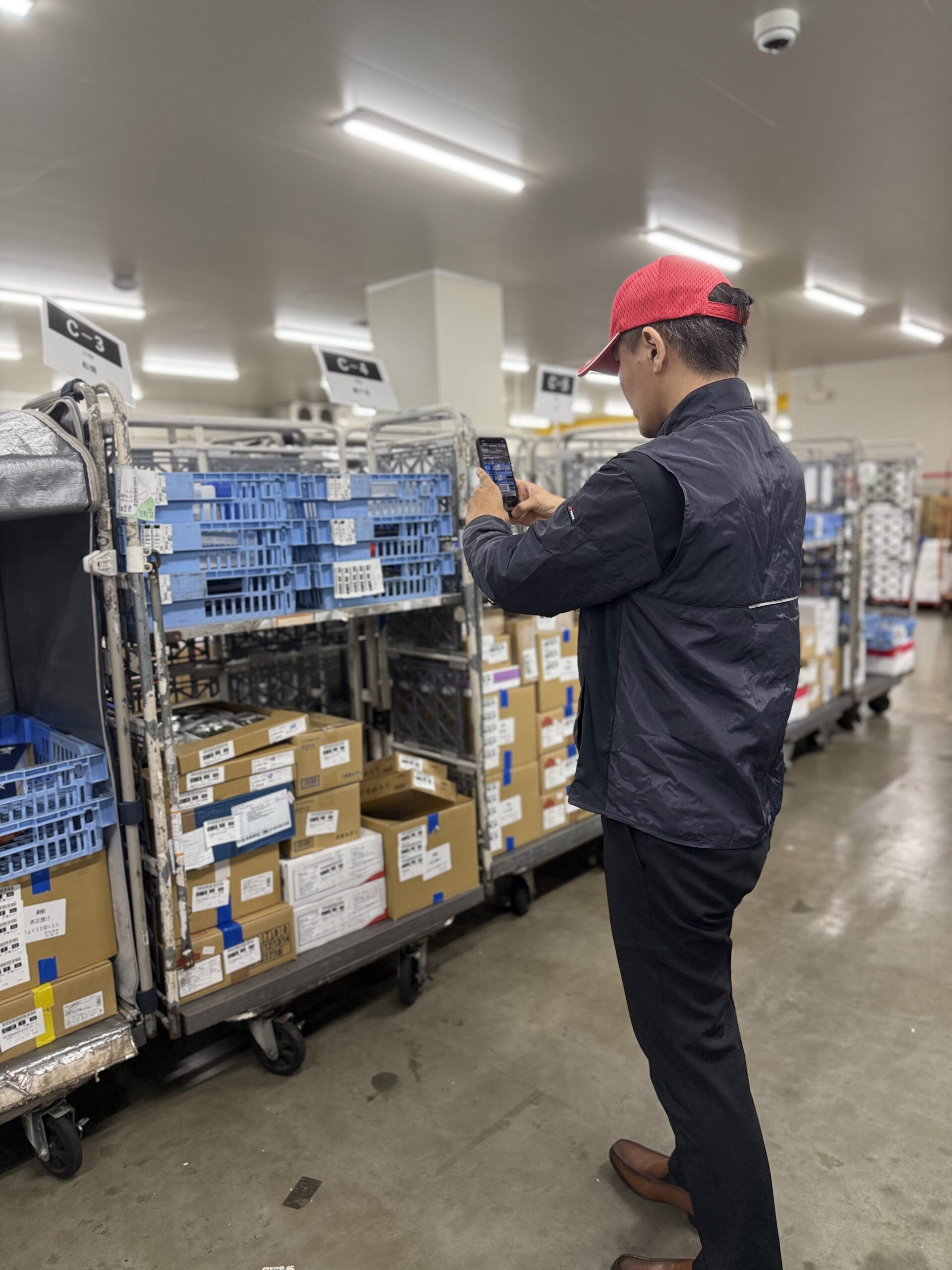 AUDERを利用している工場作業員